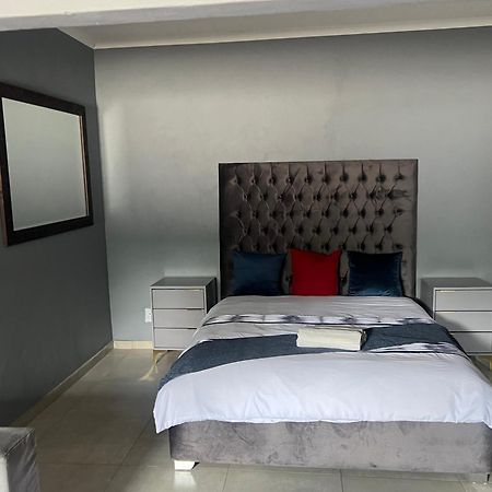 Hotel Ubuntu Lifestyle Estate Krugersdorp Exterior foto